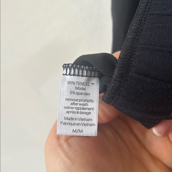 EBERJEY GISELE EVERYDAY STRAIGHT LEG PANT black size medium - Picture 10 of 11